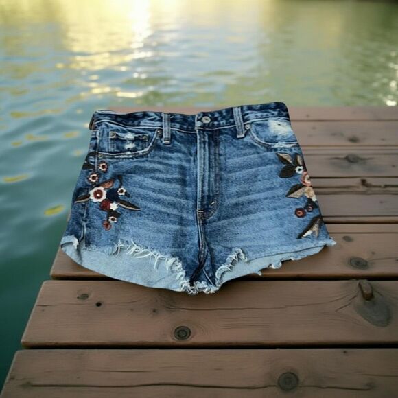 Abercrombie & Fitch Cut Off Frayed Hem Embroirdered Denim Annie Shorts Size 4 #1 - Picture 1 of 7